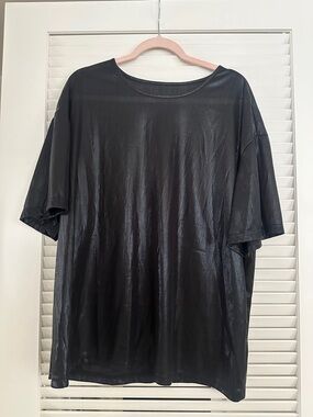 Black Shiny Short-Sleeve Crew Neck Shirt